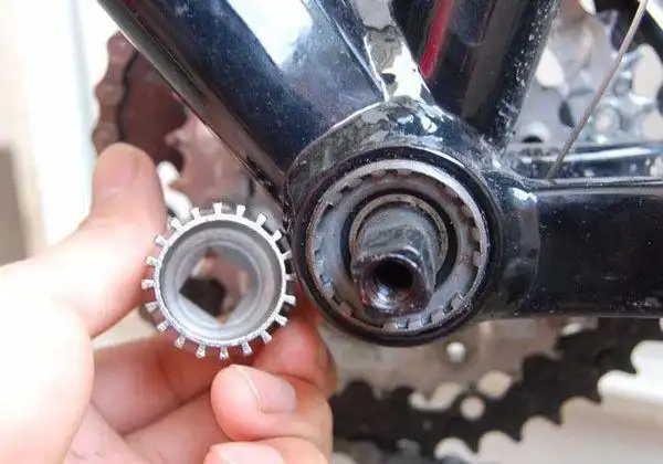 旅行自行车中轴型号为bc1.37*24t中轴怎样拆卸