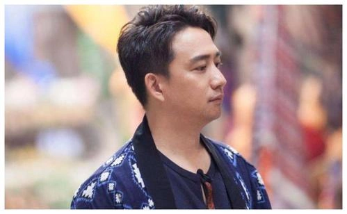 黄磊深夜关注性感女星发文解释说在给女儿示范可信吗