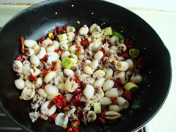 爆炒墨鱼仔的步骤