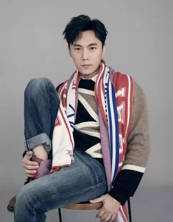 秦昊不知不觉也到了奔四年龄,四十余二的他正值男人黄金年龄,踌熟