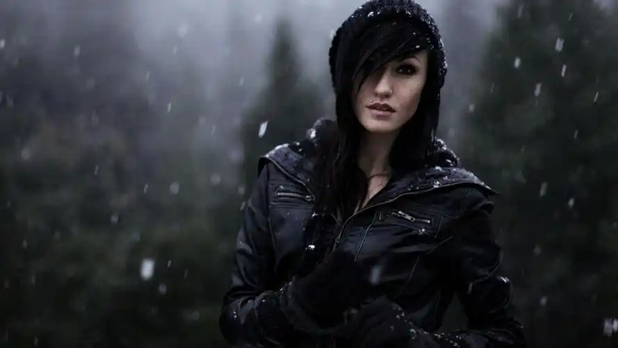 描述: 黑色外套-美女写真壁纸 当前壁纸尺寸: 1920 x 1080