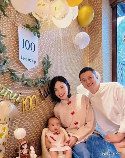 李亚鹏老婆首晒与继女合照李嫣近照曝光好漂亮嘴唇修复超完美