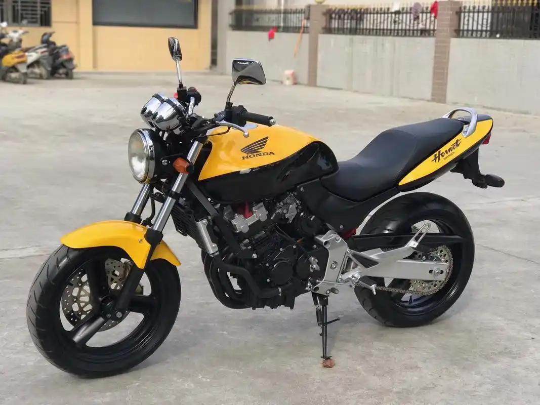 实拍本田小黄蜂cb250!