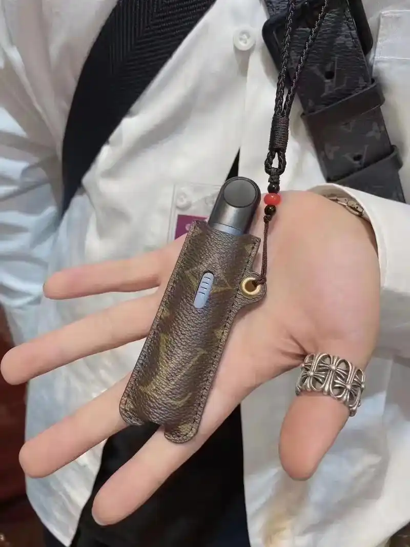 万能通用lv老花电子烟套 酷酷的男孩和帅帅的女孩都可用 #抖 - 抖音