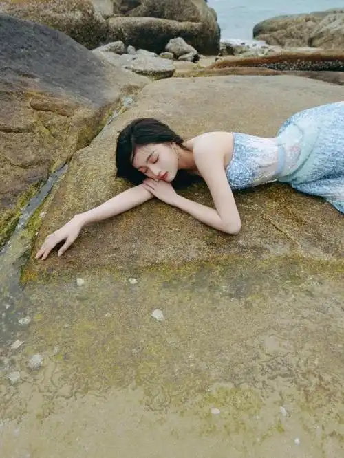 吴宣仪美人鱼写真