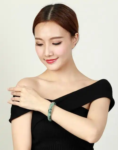 天然a货翡翠冰糯种水润正装温雅翡翠手镯