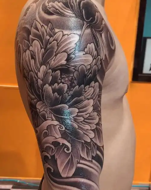 牡丹花#纹身图片_手臂新传统牡丹花纹身图案