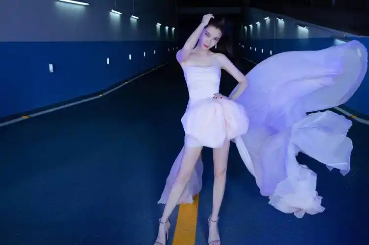 淡妆配粉薄纱裙,飞扬的裙摆好似蝴蝶仙子_粉色_身材_时尚