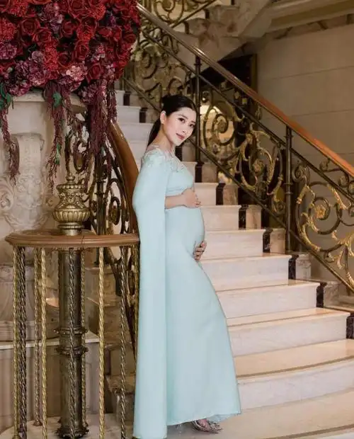 大马最美千金二胎生子,香港名媛林心儿严纪雯探望,封了数个红包