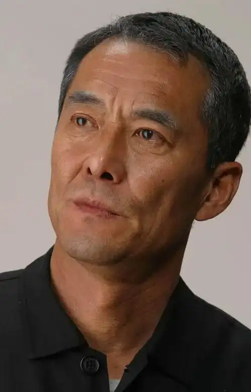 回顾:"国民公公",从军人到影帝,"中国高仓健"的人生太精彩