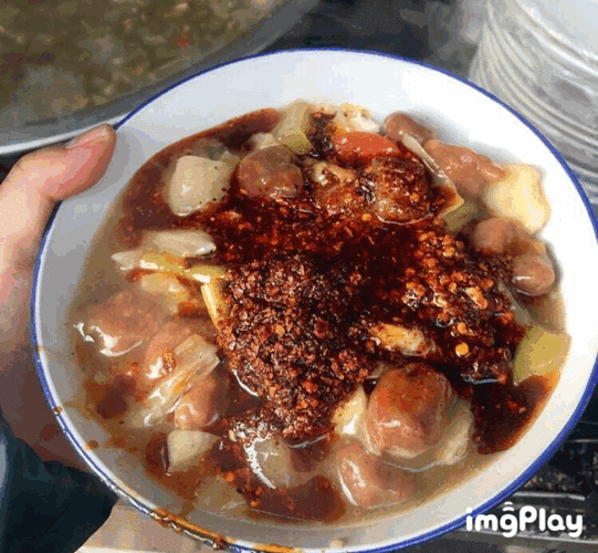 虽然有这么多选择,但谁家娃不是一碗肉丸胡辣汤配一个腊牛肉夹馍从小