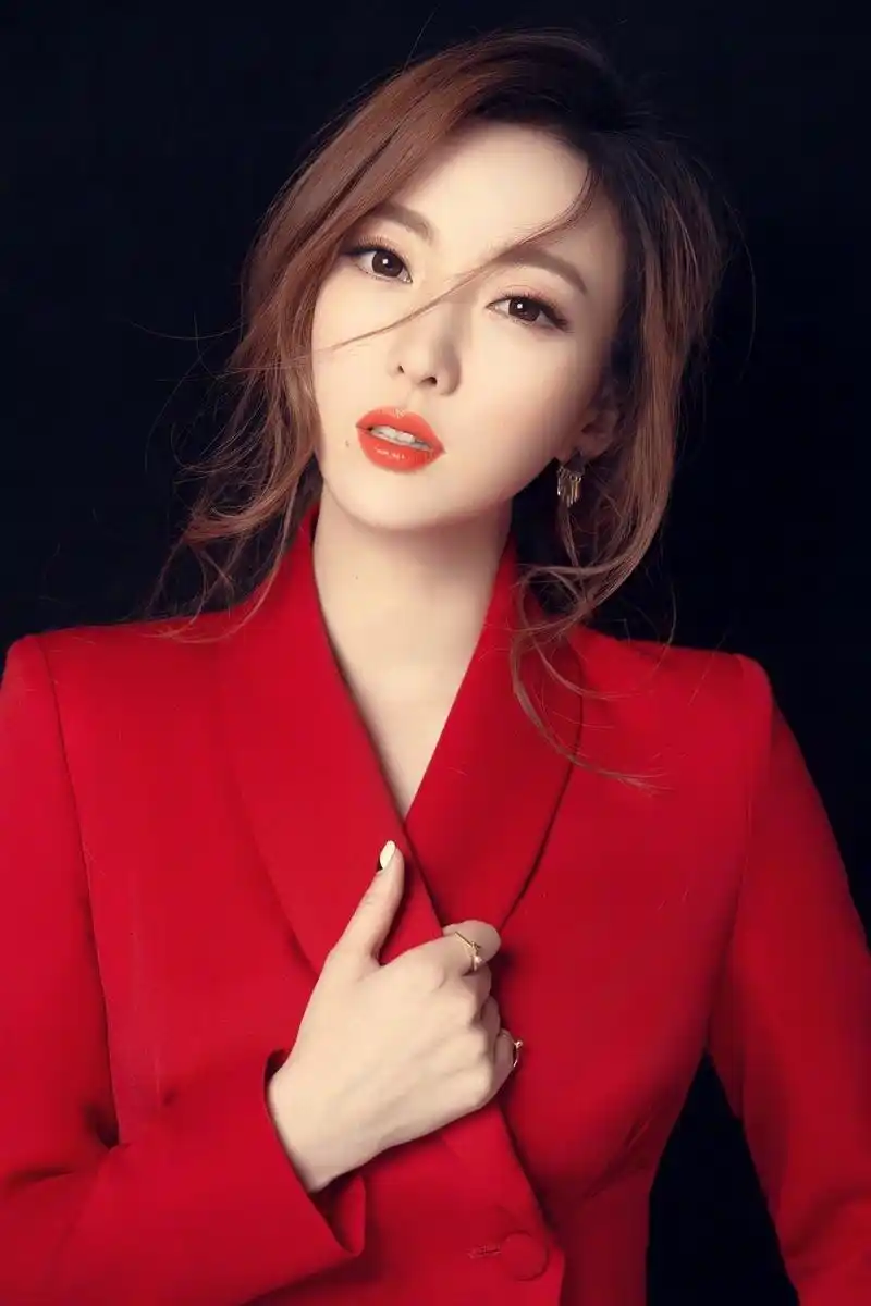 如此甜美的歌声转发给身边每一个霸都人.   qq音乐