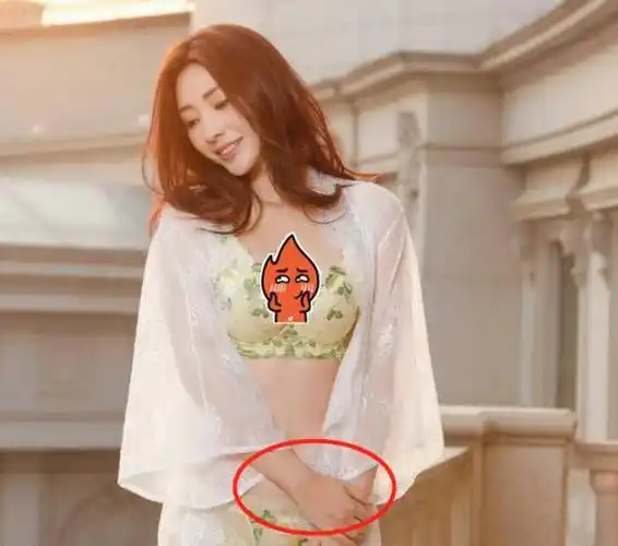 柳岩零下8度拍内衣广告秀傲人上围性感十足自称嘴要冻歪