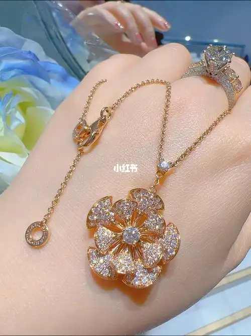 宝格丽大花满钻项链