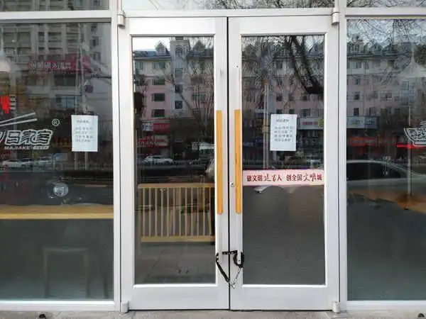 饭店关门停业 李军广 摄