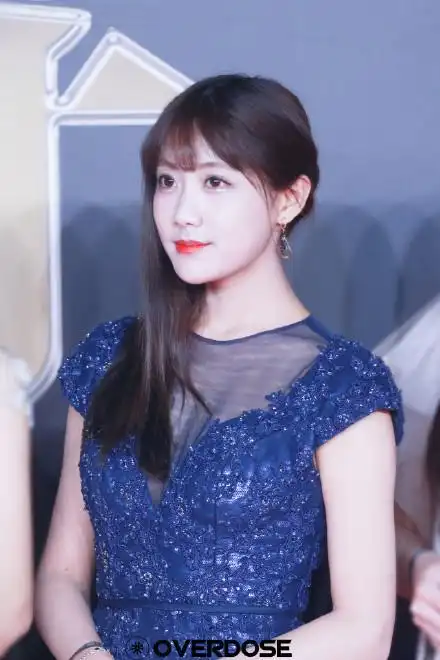 排名前七的成员就会被称为啊"神七",按这次中报排名,前七分别是李艺彤