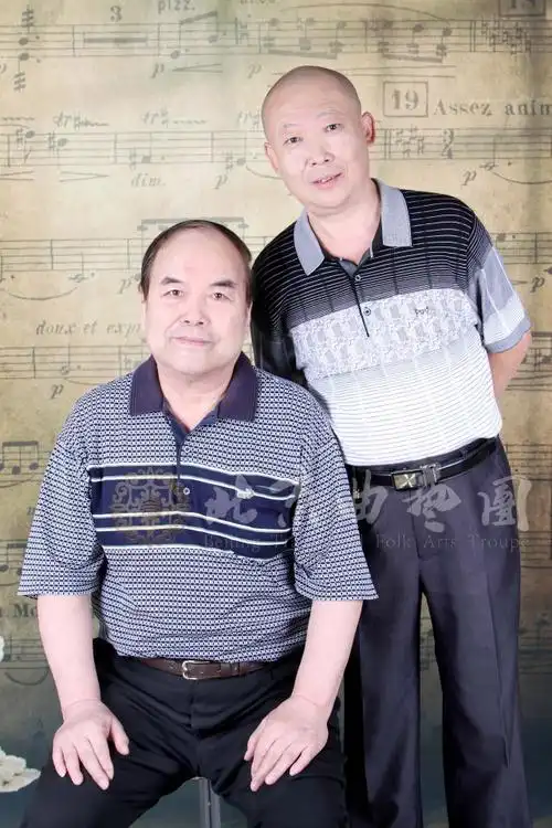 刘廷凯潜心钻研相声为了使相声表演更加丰富他拜著名口技表演艺术家