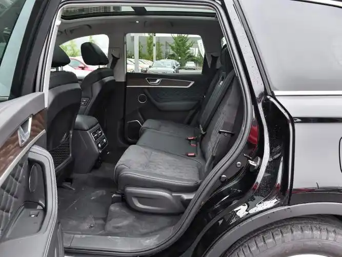 一汽红旗 红旗hs7 2022款 2.0t dct两驱智联旗享版 七座