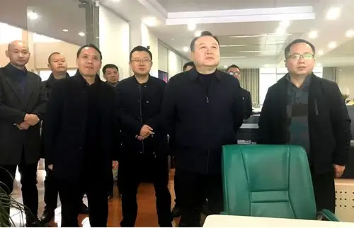 情系一线胡全顺曾文军等县领导为他们送去新年祝福