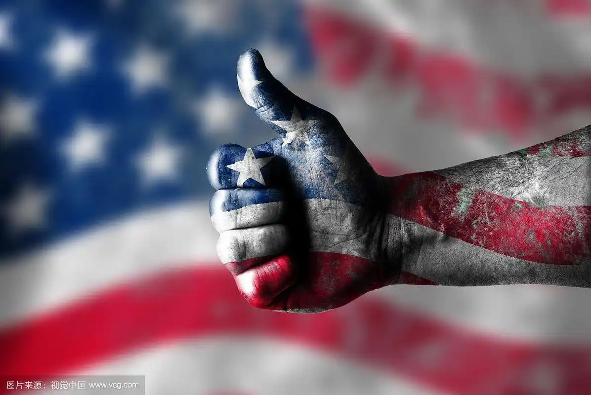 像或拇指向上的手纹身美国国旗的颜色