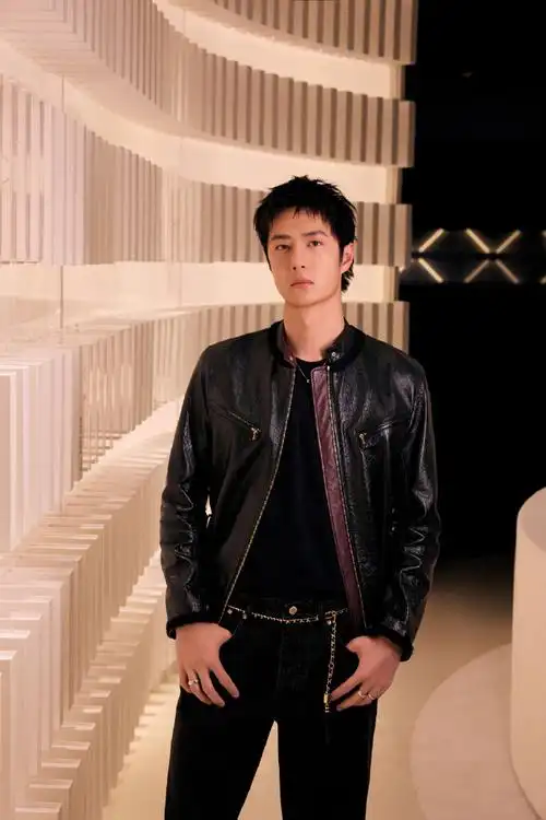 王一博奥运想追网球攀岩霹雳舞##王一博腕表当腰带##王一博