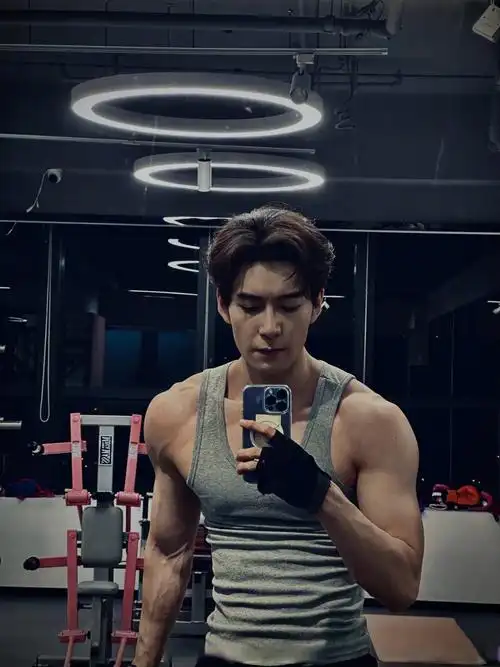 娱乐圈新晋好身材:于适又壮又瘦,许凯手臂惊人,吴磊变型男