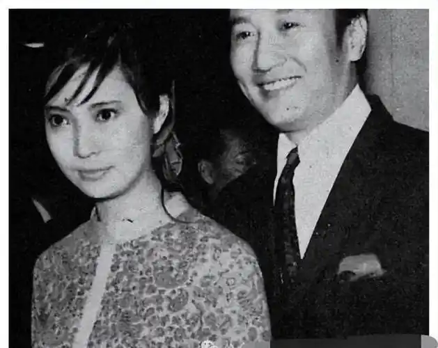 1985年,34岁的狄波拉敲开赌王何鸿燊的房门,撕碎了谢贤的体面?