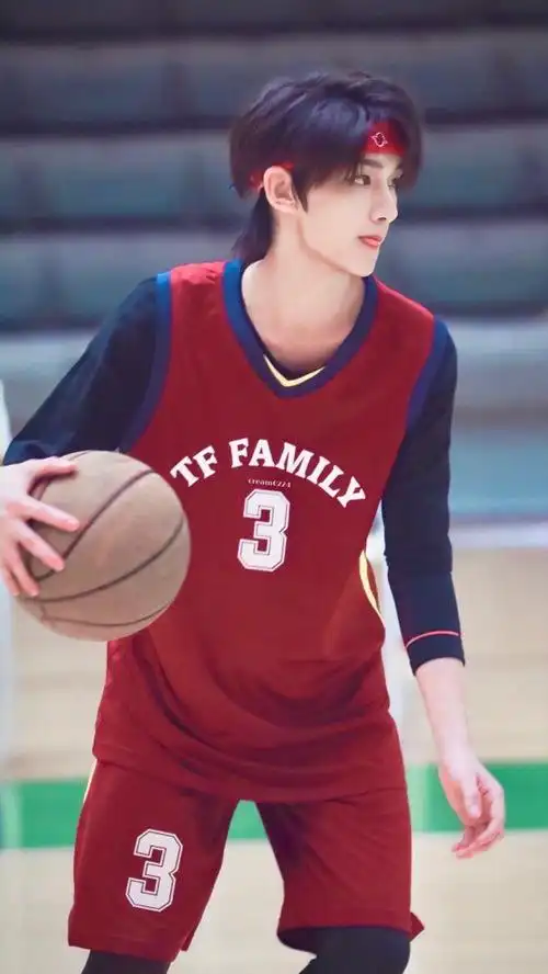 严浩翔 贺峻霖│我从来不需要踮脚 那个人会为我弯腰.