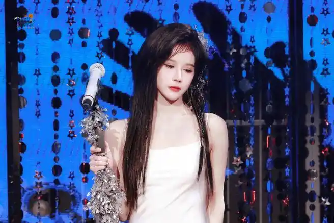 24 merry redmas 段艺璇生日公演    「鱼」原创    @snh48-段艺璇