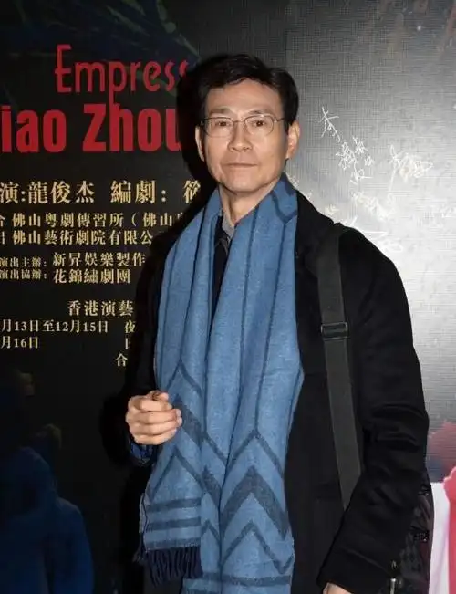 郑少秋74岁状态依旧很好这才是叔圈典范穿搭时尚有型