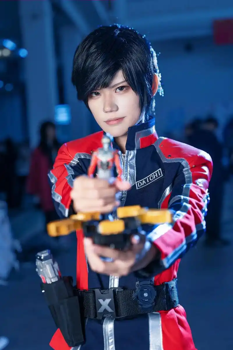 融合吧!#cos #场照 #艾克斯奥特曼 #大空大地 #奥特 - 抖音