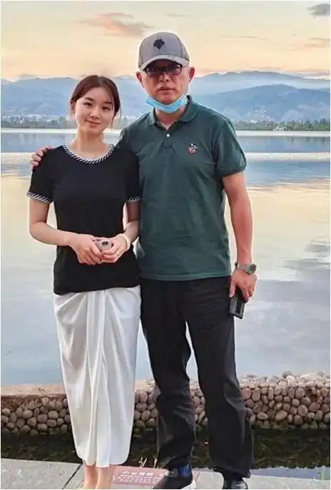 主持人孟非逐渐消失却已踏上主持新巅峰大道辉煌夺目