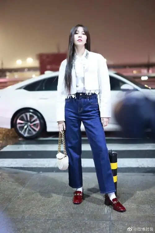 【宋妍霏复古穿搭】@cecilia宋妍霏复古系穿搭,白色简约短款外套搭配