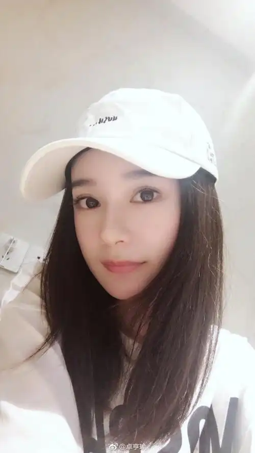 组图:杨幂替身卓亨瑜再晒美照 清纯水嫩超吸睛_高清图集_新浪网