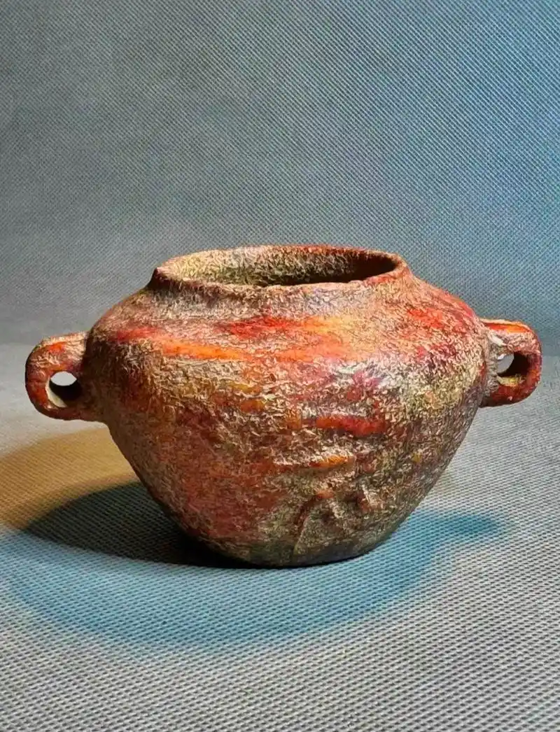 这是一个罕见的红山文化玉器——玉罐,材质为老玉.