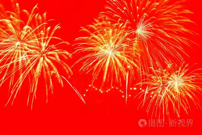 红色背景上的金色烟花庆典
