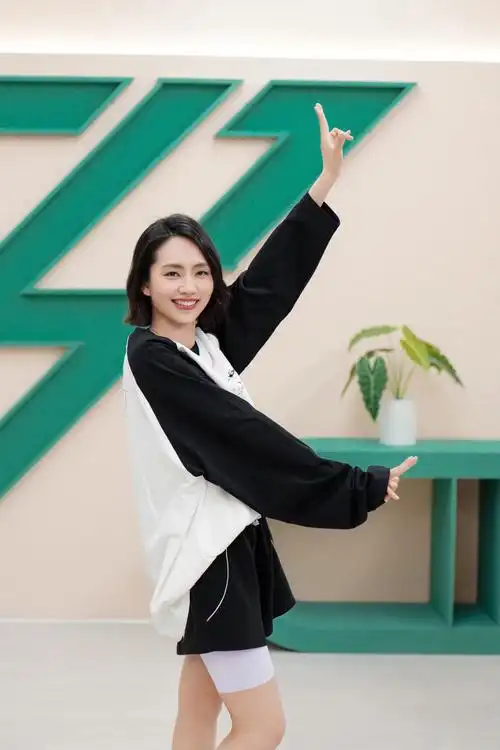 【#乘风四公抢先看#剧照】唱跳完全ok啊@刘惜君从不畏惧,任何舞台都有