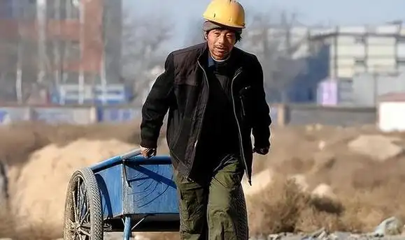 年龄大了我往哪里去761老农民工不想退休令人揪心