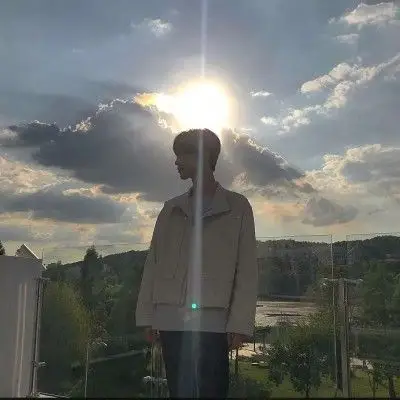 伤感难过范男生微信头像够独一无二