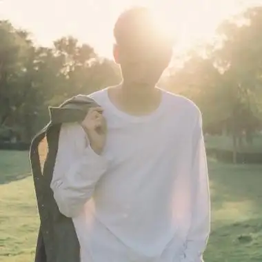 男生微信头像伤感忧郁112