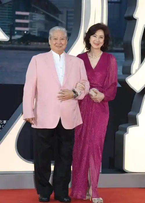 72岁的洪金宝与日渐衰老的梁朝伟形成鲜明对比!