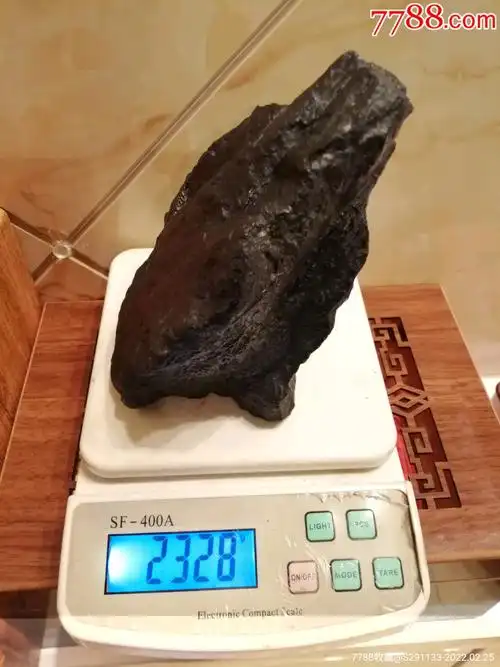 缩小更多"陨石"商品>>>>99《腰缠万贯》红宝石原石10品￥999,999