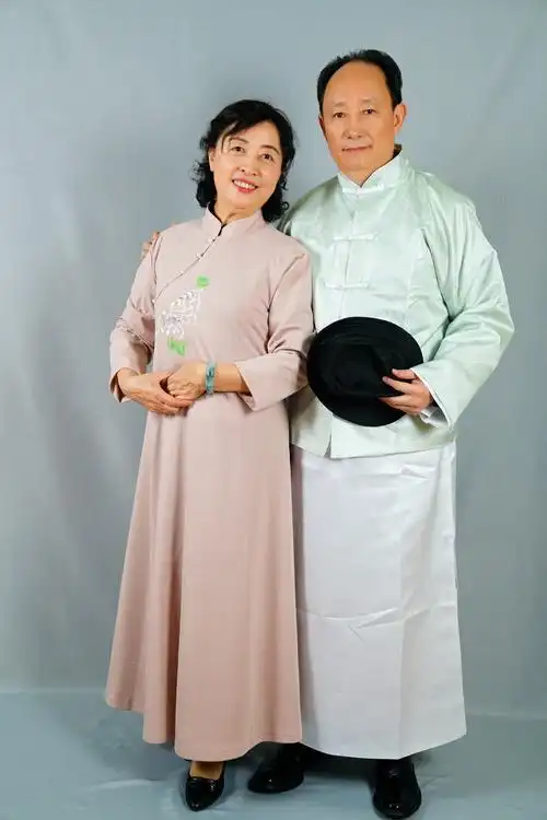 可乐爷爷奶奶合影!大家庭,小家庭一应俱全!