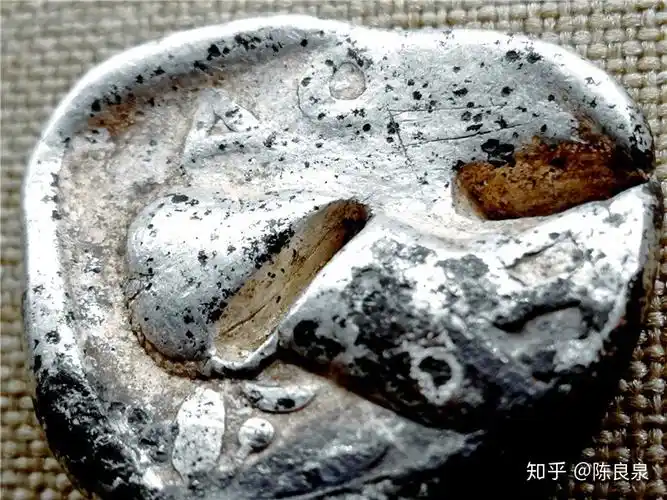 为什么正常古银器都有黑锈,古希腊的银币却可以毫无锈蚀光亮如新?