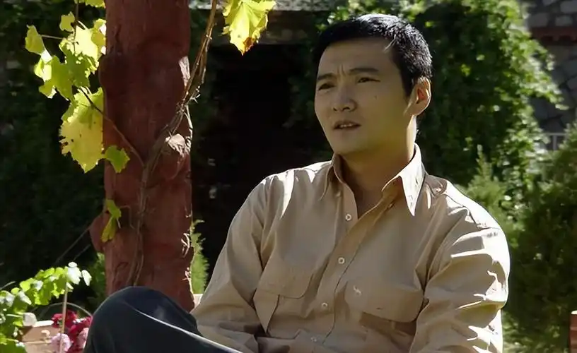 著名导演汪俊:"丁克婚姻"吓走前妻,60岁单身的他惹人怜!