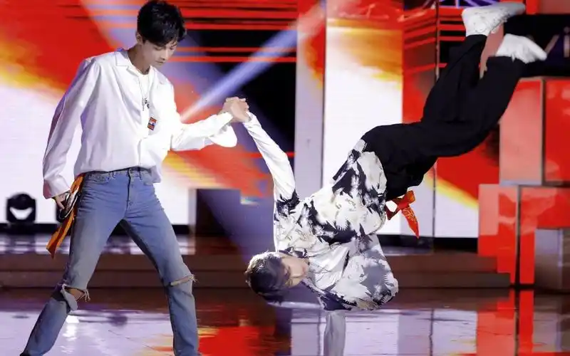 【博君一肖】| 快乐大本营超甜光电特效双人舞