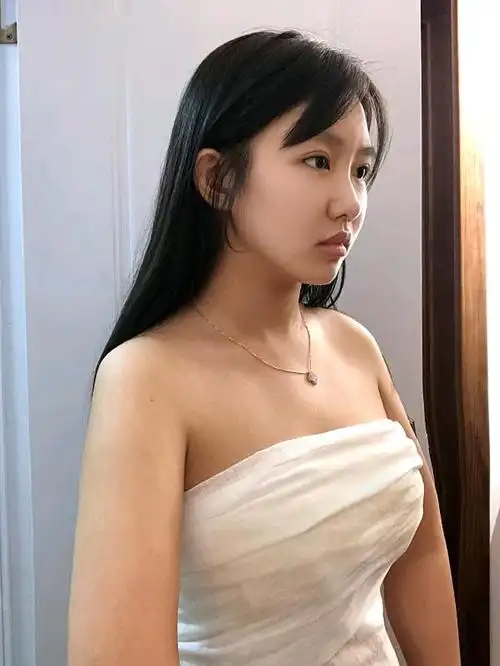 现在的胸部是一天比一天软,跟做梦似的,前些日子医