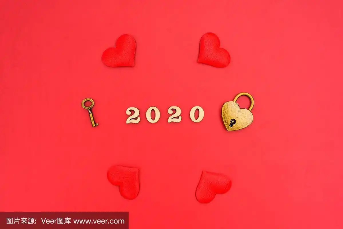 用心形和挂锁装饰2020年情人节的背景.