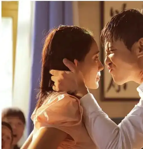 《夏洛特烦恼》袁华和秋雅睡在一起,夏洛为何没有生气?