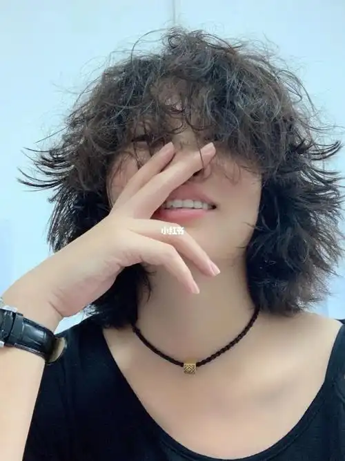 自来卷沙发中的沙卷